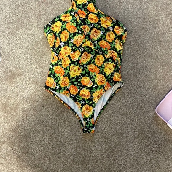 Floral Halter Bodysuit - Picture 6 of 9